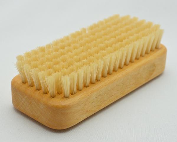 Ärzte Handwaschbürste, weiche Naturborsten, 7 Reihen, Griffmulde für guten Halt.